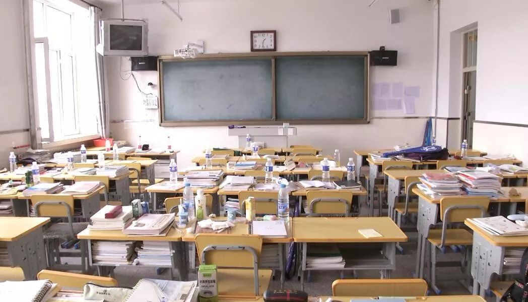 望奎47岁男老师,教师节前夜猝死三尺讲台!学生留言…太悲痛