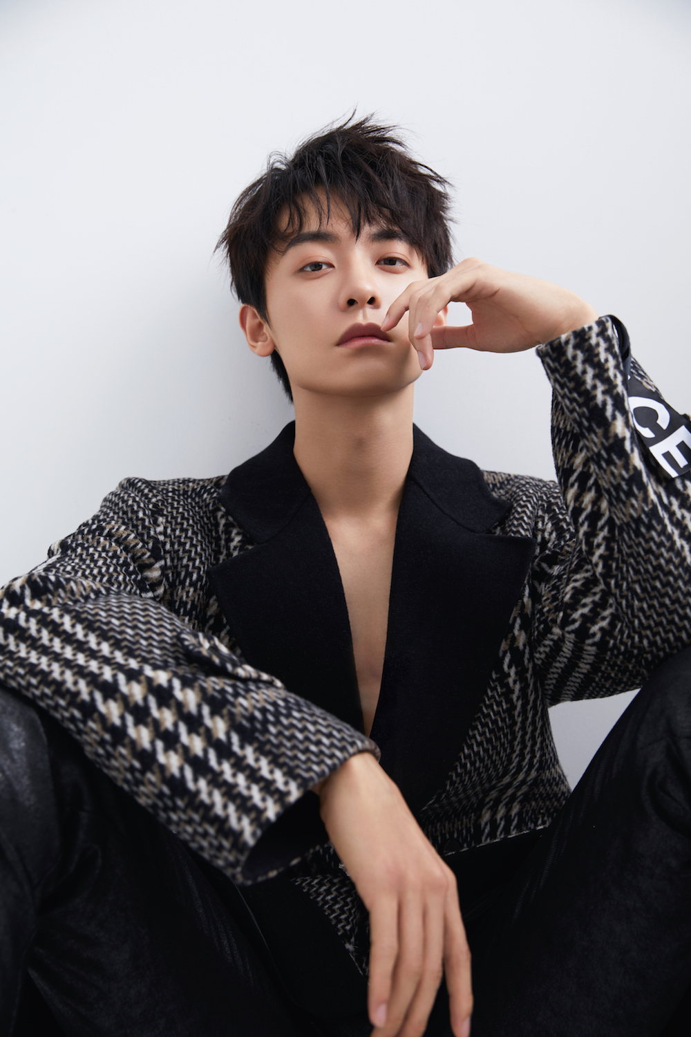 赵志伟秋季写真曝光"翻车总裁"大反转熟男魅力不可挡