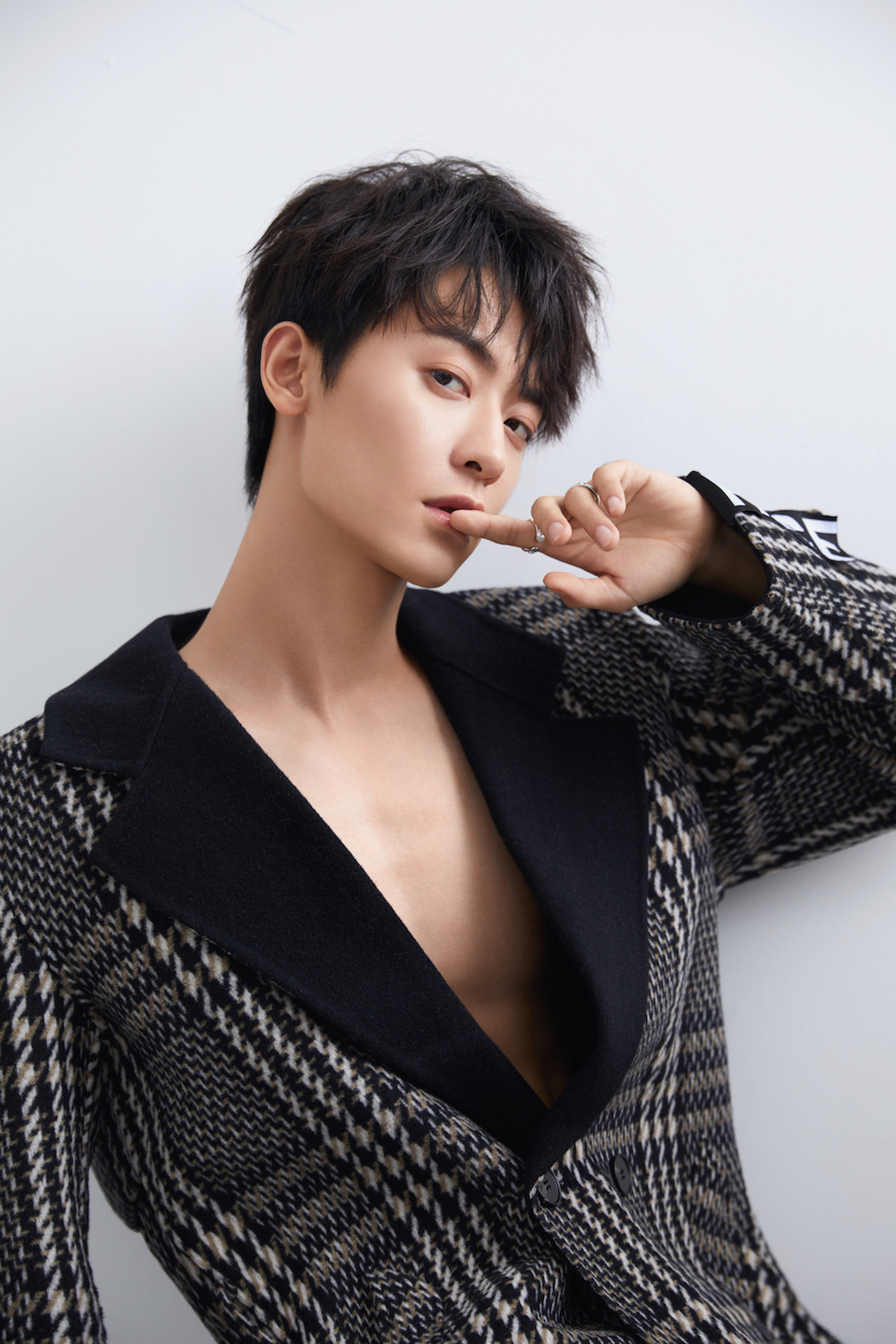 赵志伟秋季写真曝光"翻车总裁"大反转熟男魅力不可挡