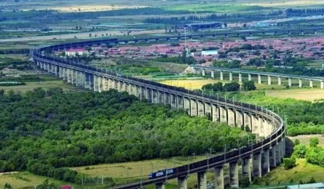 世界上最长的火车，长达约7000米，用途令中国都甘拜下风