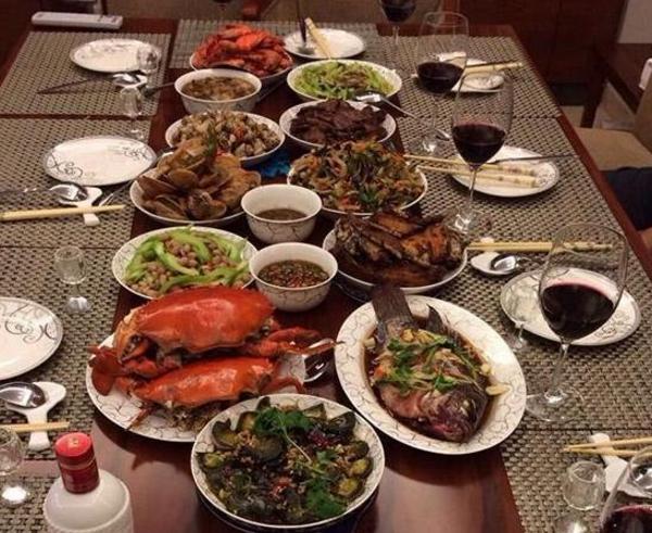 晒蒋勤勤现实的豪宅,吃顿便饭都是海鲜大餐,装修布置太豪华了