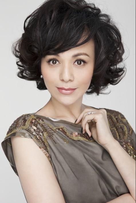 曾遭网友诅咒其女?"安陵容"陶昕然罕见晒出全家福,生活美满!