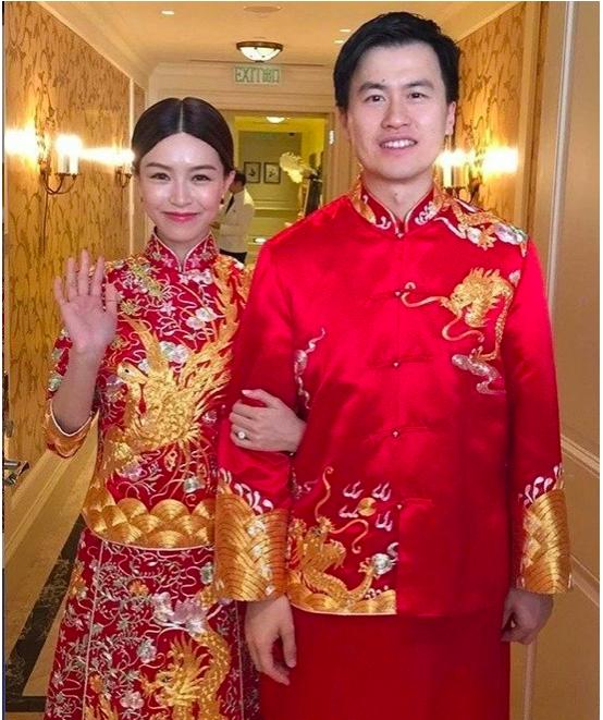 嫁富三代,收5对巨型龙凤镯壕过baby|文咏珊|龙凤镯|吴启楠_新浪新闻