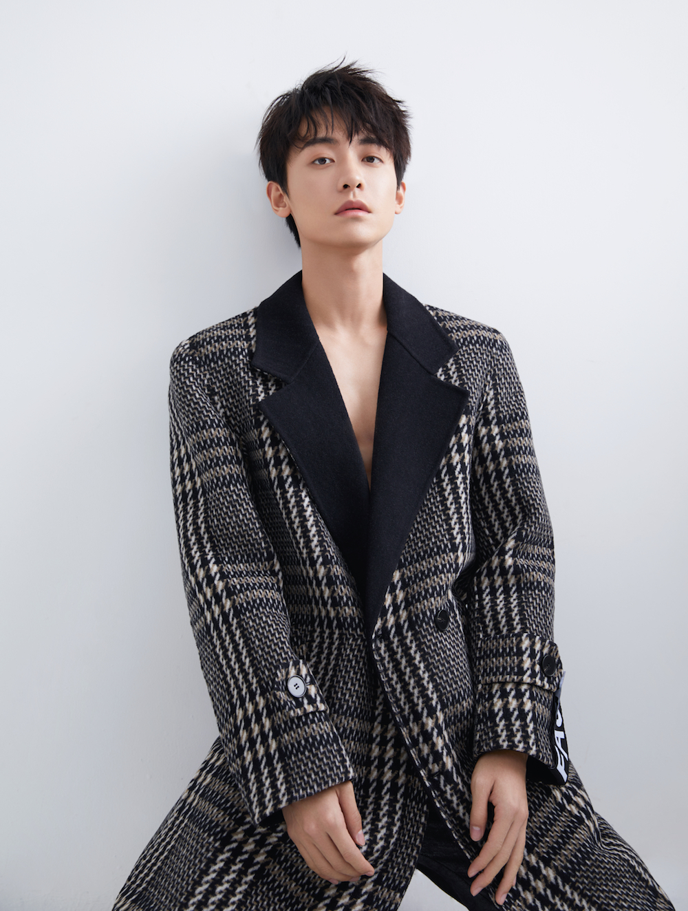 赵志伟秋季写真曝光"翻车总裁"大反转熟男魅力不可挡