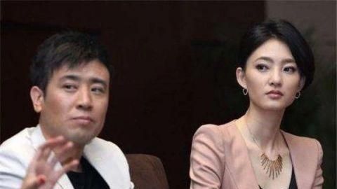 王丽坤与新男友牵手逛街共度春宵互动颇亲密