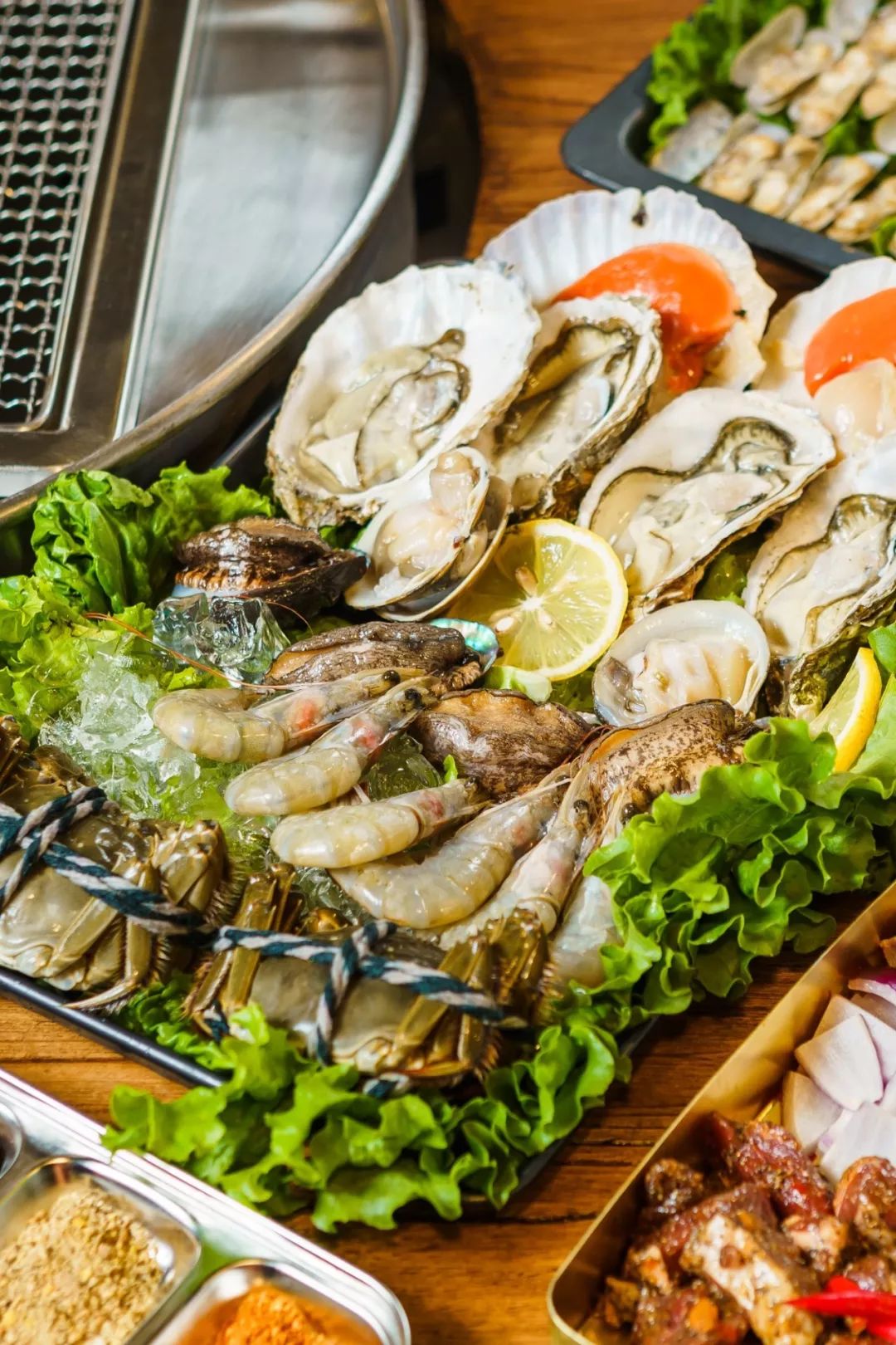 99%回头率的「汽油桶烤海鲜」,大闸蟹,鲍鱼,生蚝.还连续17天5.8折!