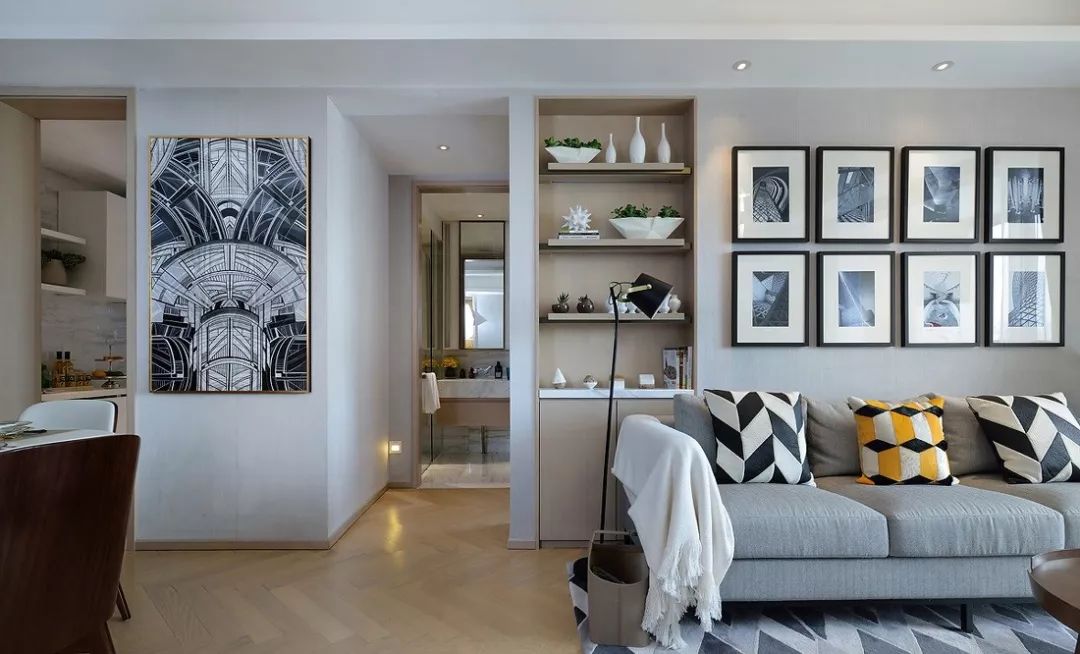 96㎡轻奢简欧风三居室，电视墙石材做背景，褪去繁复更格调！