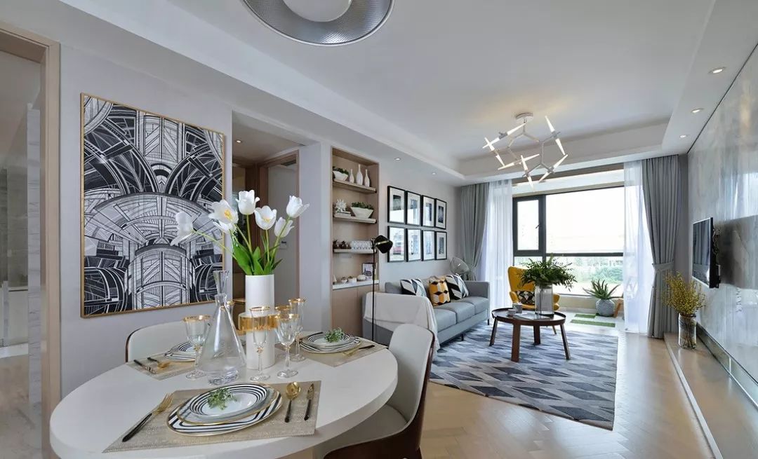 96㎡轻奢简欧风三居室，电视墙石材做背景，褪去繁复更格调！