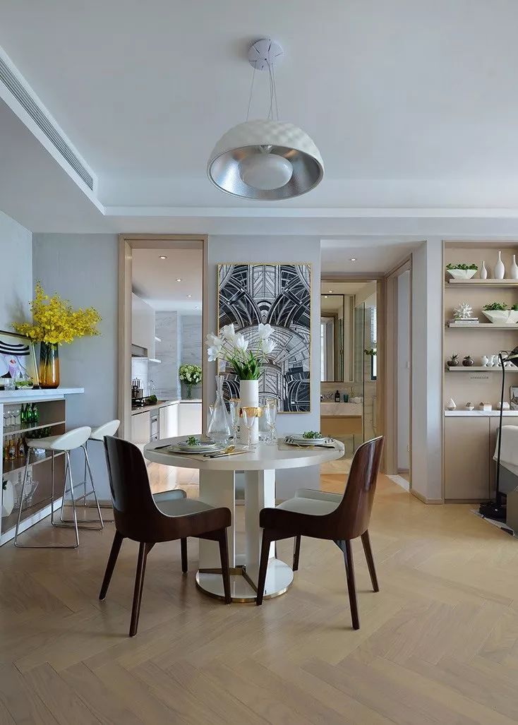 96㎡轻奢简欧风三居室，电视墙石材做背景，褪去繁复更格调！