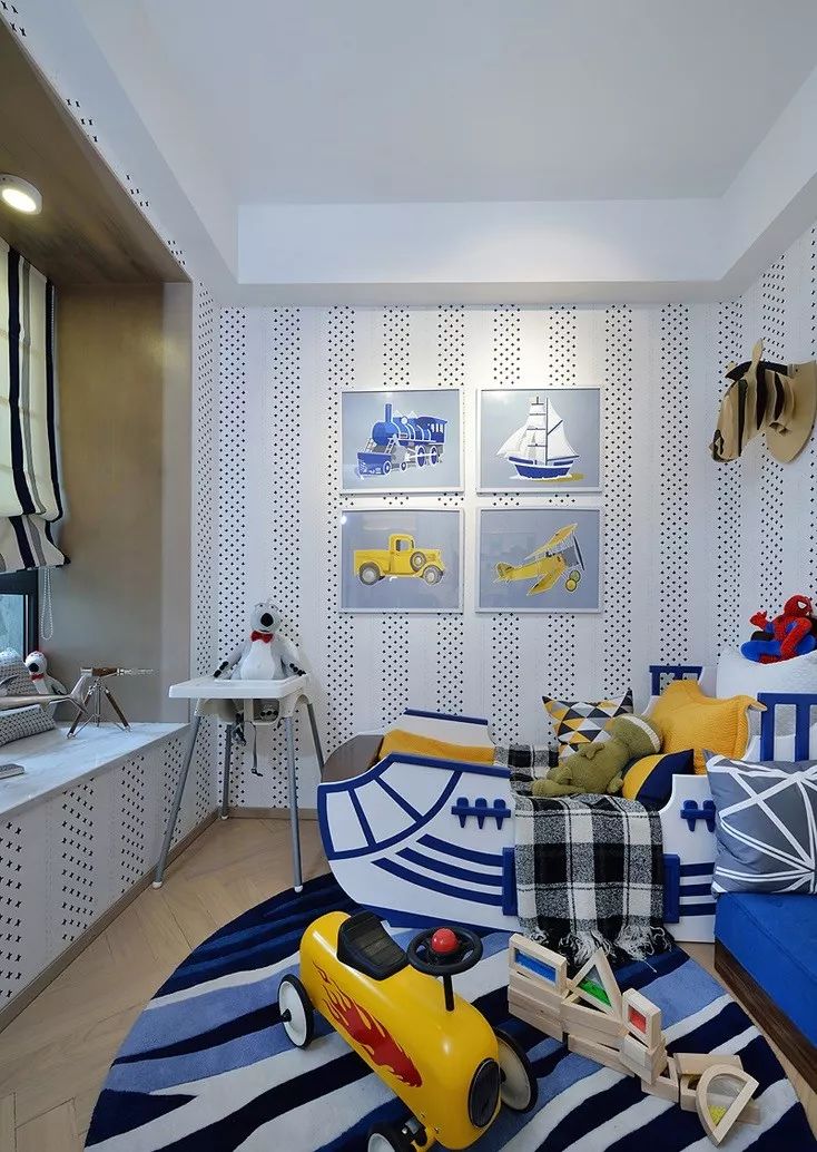 96㎡轻奢简欧风三居室，电视墙石材做背景，褪去繁复更格调！