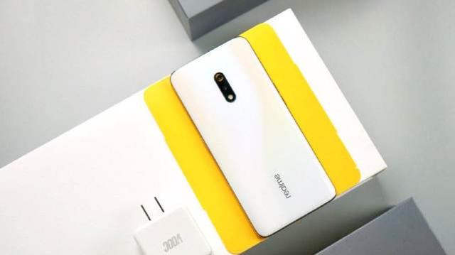 很多人不知道的是率先曝光6400万像素的品牌是realme