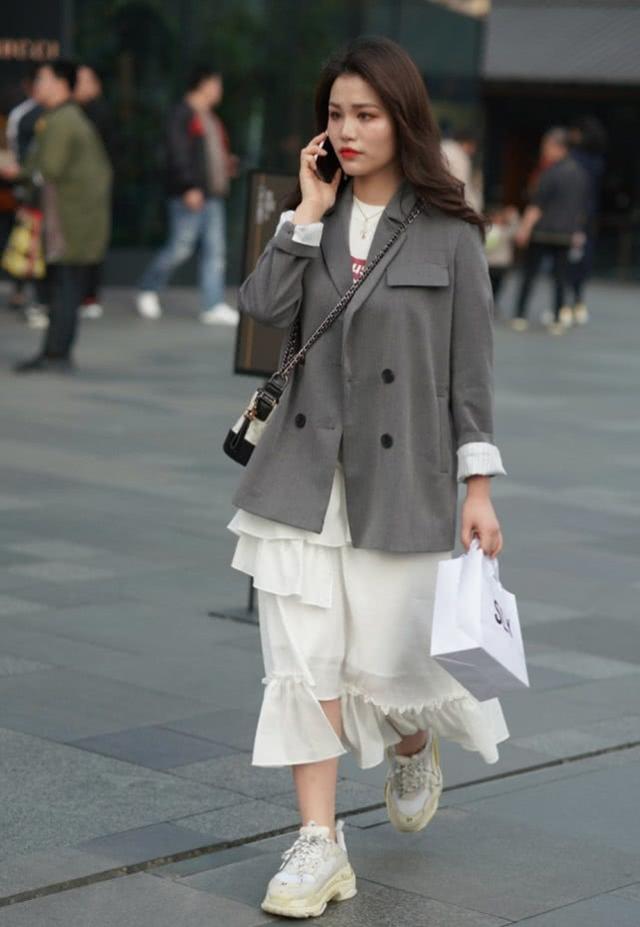 老爹鞋不流行脏脏风了,现在适合"暴晒版",配白裙仙味满点!