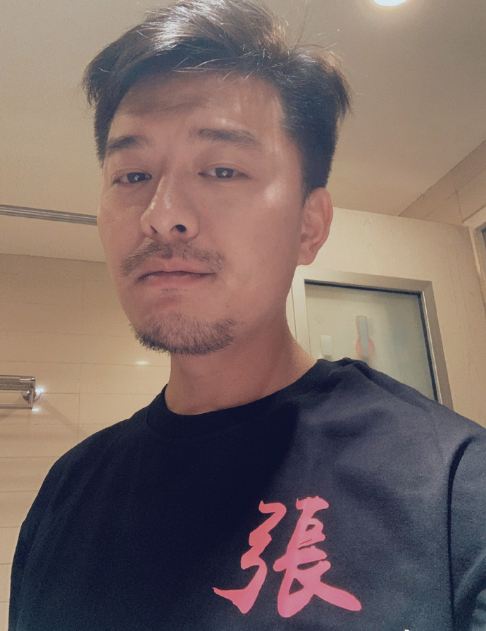 杨幂33岁生日当天,这个男同学组局聚餐庆祝,还暴露一个重要信息|张戈