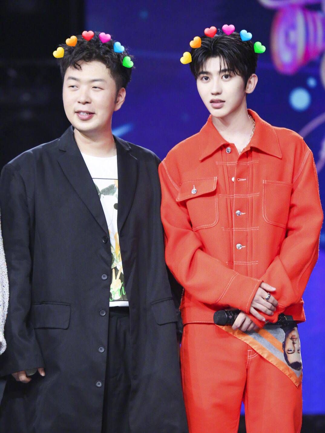 杜海涛晒与蔡徐坤的合影快乐大本营官博苦瓜组合帅到爆炸