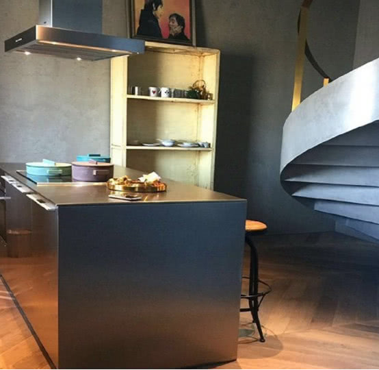 晒晒井柏然住的豪宅,房子布置得像样板房,仿佛没住过人一样