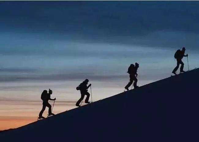 世界很大,风景很美,机会很多,人生很短,不要蜷缩在一块阴影里