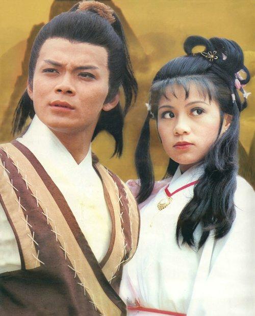 我们发现,很多饰演黄蓉的演员年龄还真的比郭靖大,比如:83版中,黄蓉