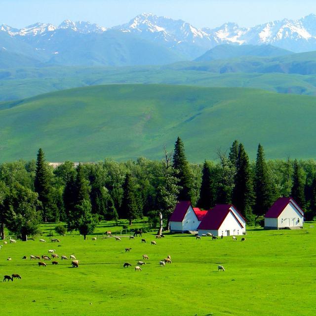 我国新疆拥有六个最美丽历史悠久的旅游景点