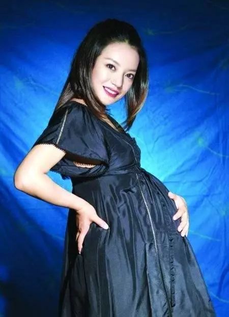 姚晨穿搭时尚,钟丽缇肚大如箩依旧自信满满|准妈妈|孕妇装|姚晨_新浪