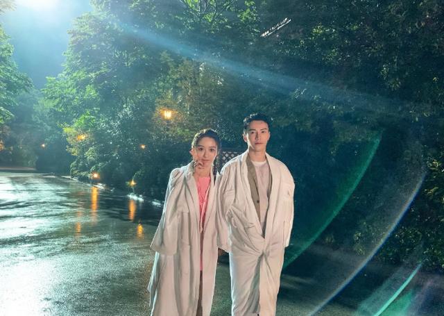 总裁的替身前妻热拍王冠逸担任男主女主温暖灵动可爱