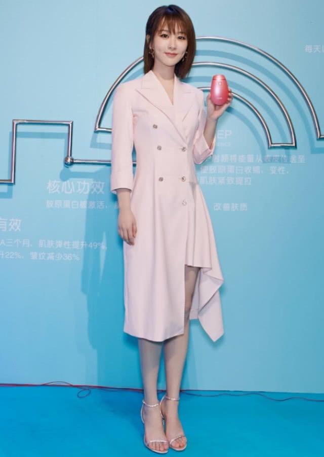 这款西装裙要火了左看是16岁小公主右看却是30岁成熟御姐