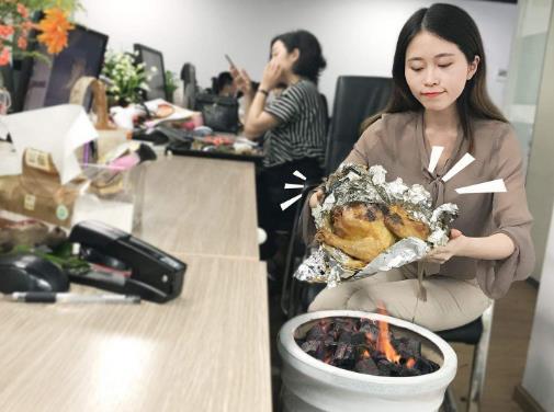 女孩模仿自制爆米花烧伤离世办公室小野停更正配合调查