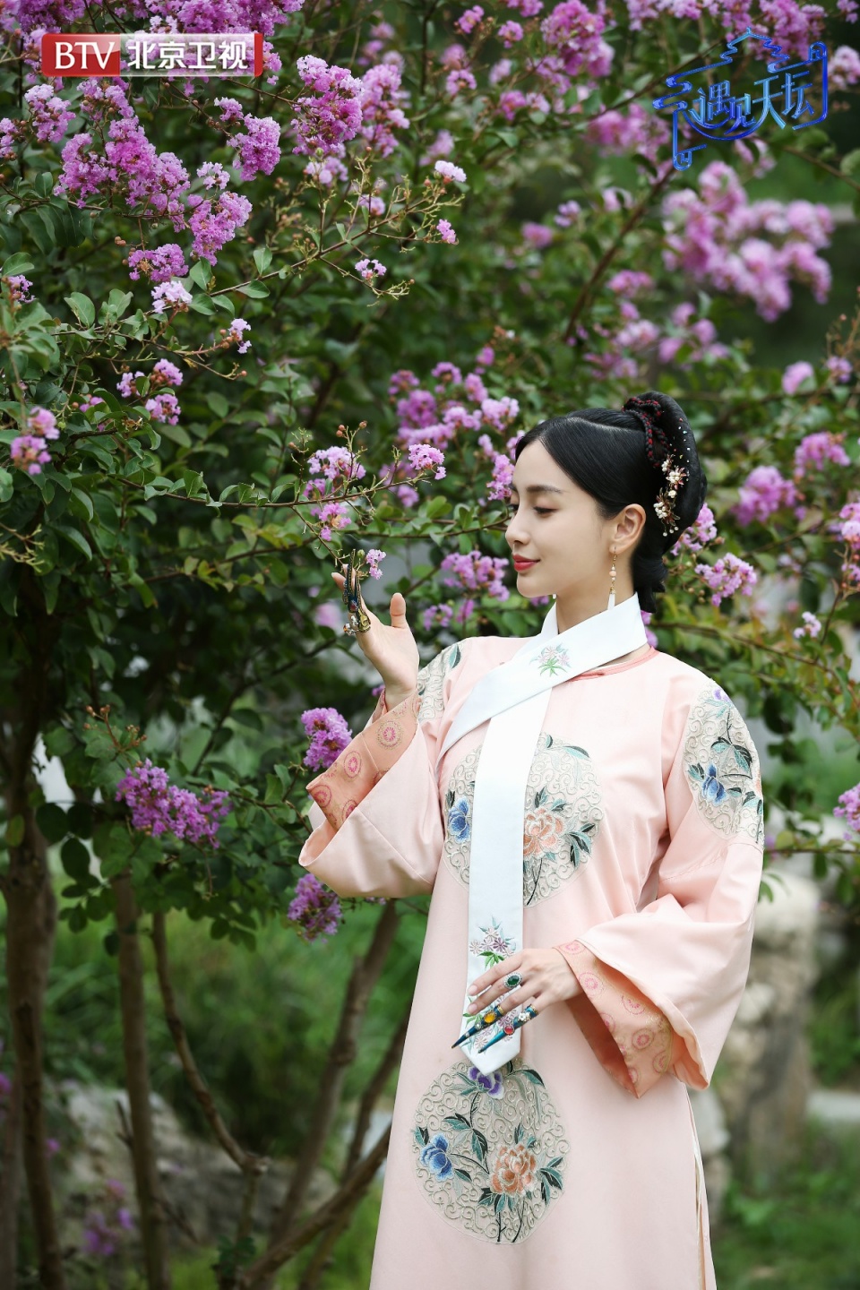 angelababy遇见天坛走进历史粉色清装造型温良美艳