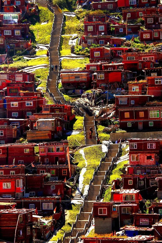 全球罕见的千百间红房子,相机只能拍出它20%的美|色达|红房子|僧众