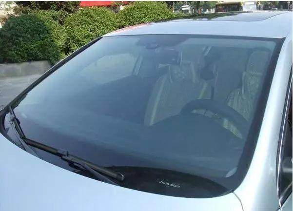 前挡风玻璃一定要贴膜老司机告诉你三点想清楚再贴