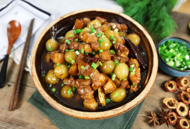 山粉圆子红烧肉山粉圆子红烧肉是菊子姐姐cooking美味的第284道美食