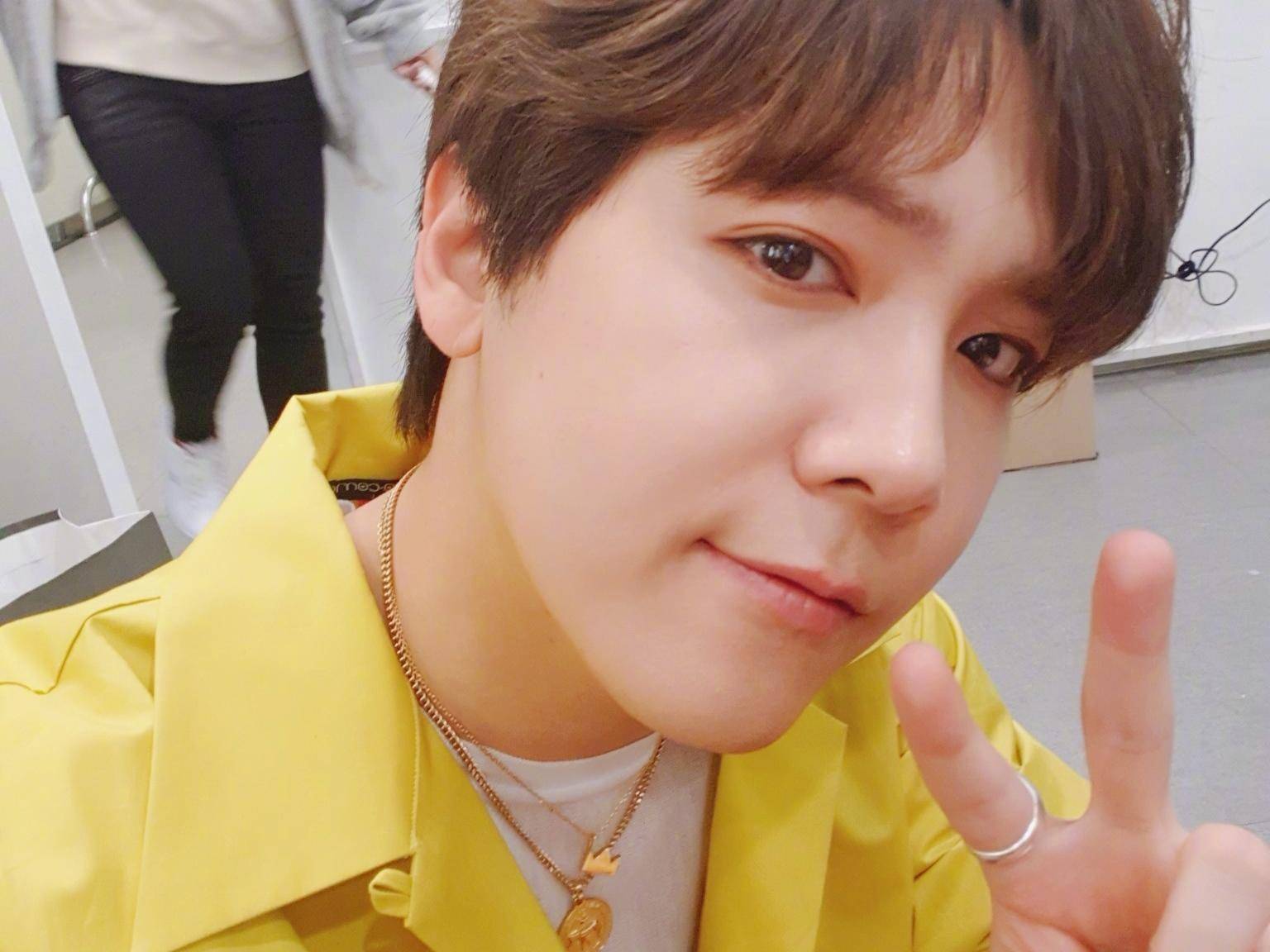 李弘基将于月底入伍安慰粉丝尽显傲娇退伍后以歌手身份回归