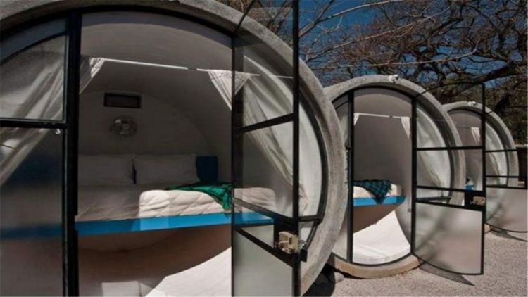 世界最奇葩的酒店,客人只能睡水泥管,一晚花385还被抢