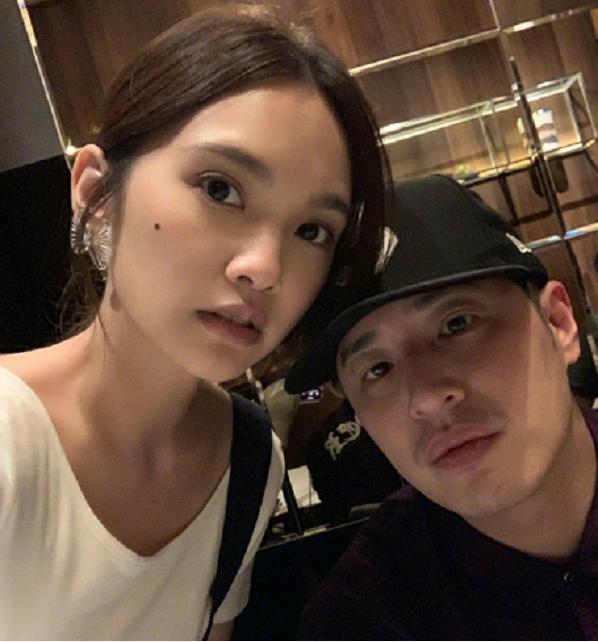 杨丞琳和潘玮柏深夜聚会,晒出两人合照,39岁的潘玮柏老了?