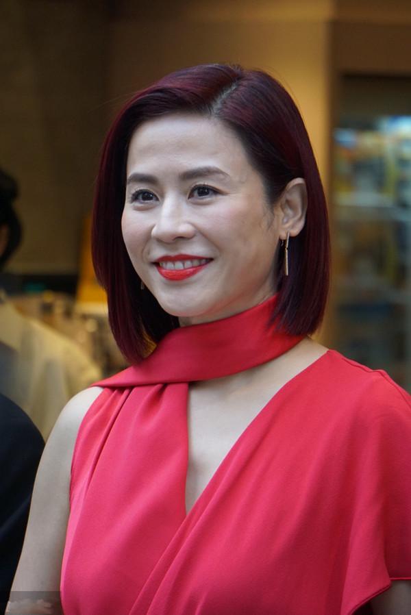 宣萱近照太真实,眼袋皱纹一目了然,全靠"自然之美"在撑