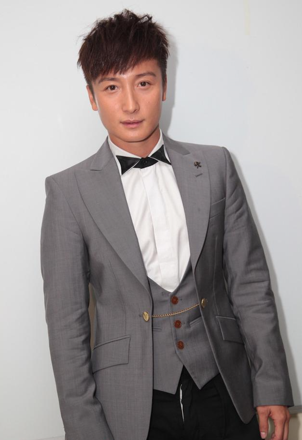 39岁方力申退役15年后再比赛受伤入院,仍坚持挑战45公里环港岛游