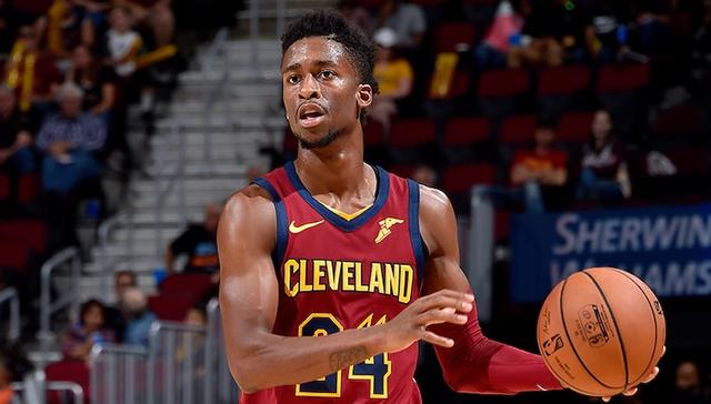 "黄蜂正式宣布签下科比-西蒙斯"