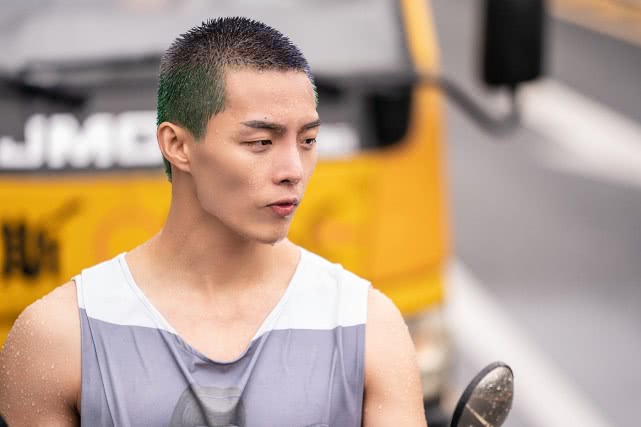 陈泽希《极限17 滑魂》突破自我 展现滑板少年青春正能量