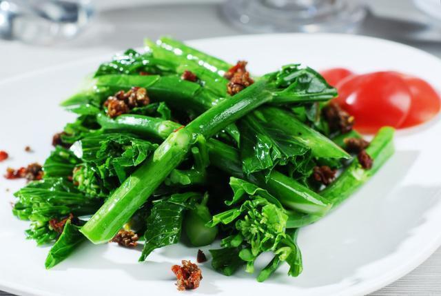 美食推荐:姜汁酒炒芥兰,酸菜小笋,酱焖牛柳,辣酱烧排骨