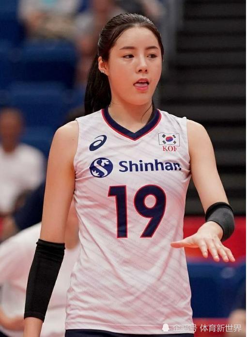 韩国女排颜值担当,比起张常宁怎么样?网友:咱家宝宝原装正版