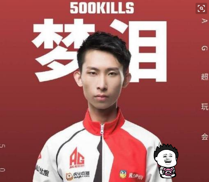 "第一打野"梦泪,为女友做饭都穿着队服,网友:如此专一的少见