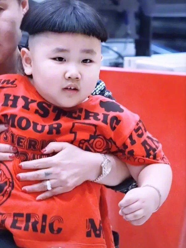 郭德纲4岁小儿子近照曝光同父却不同命比郭麒麟的童年好太多