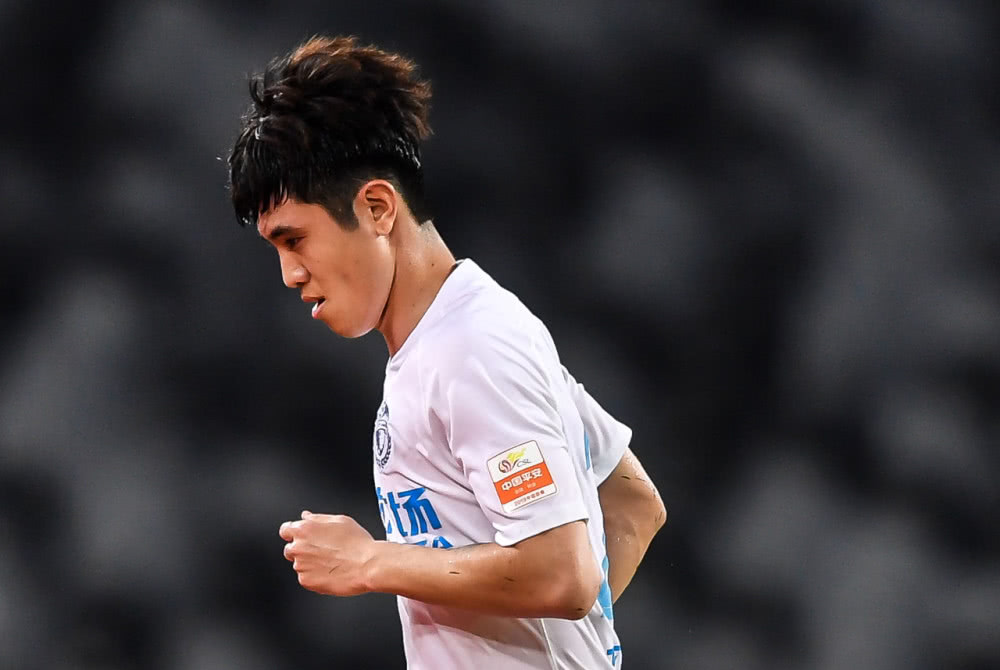 李建滨被一方批有失素养 名宿称其球品差 在恒大时里皮早点破