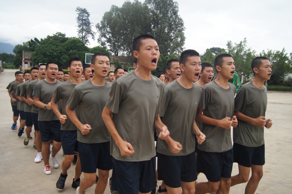 云南开远役前教育训练让预征青年提前进入军营模式