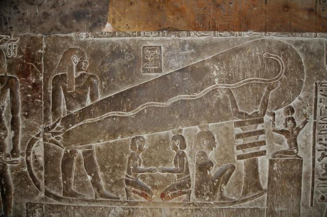 后来研究人员发现在埃及的"哈索尔神庙"里的壁画上,找到了可是是古