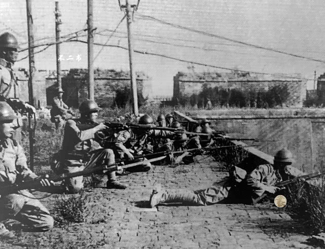 九一八事变中日本随军摄影师拍下的照片几百人便占领整座沈阳城