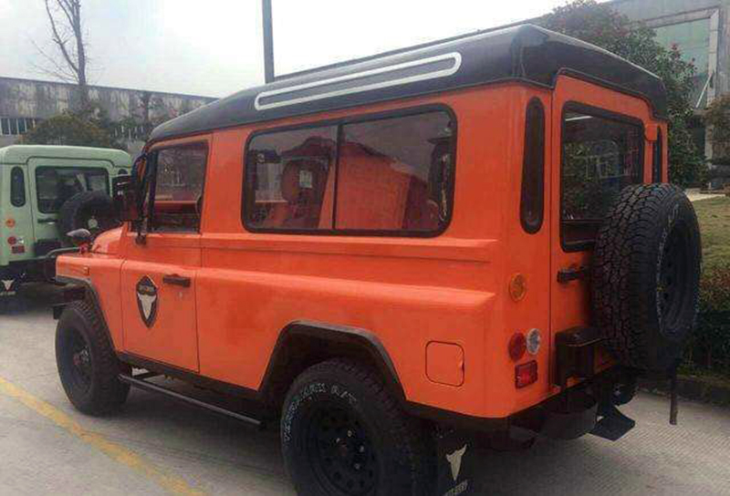 北京212三门版曝光轴距加长搭载15t汽油动力