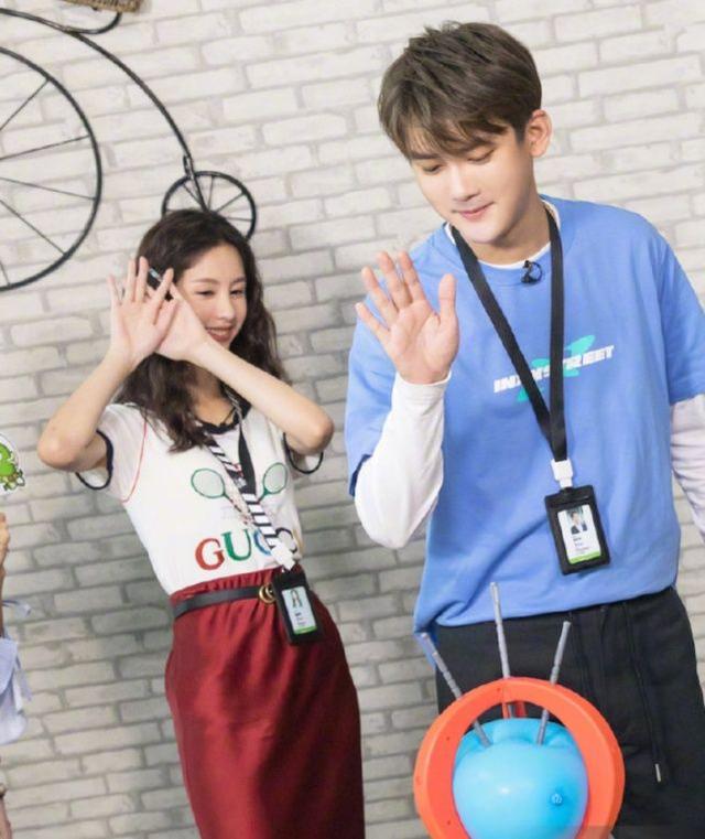 陈都灵的"火炬裙"有多吸睛?腰围和熊梓淇的腿围一样,太显瘦