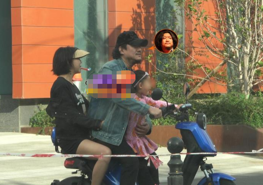 梅婷中戏同学聚会,名演员陈明昊一家骑电动车露面,网友:太心酸