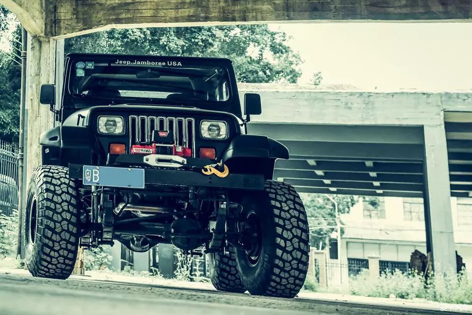 长见识,这辆方灯的"祖师爷"级牧马人改的真帅