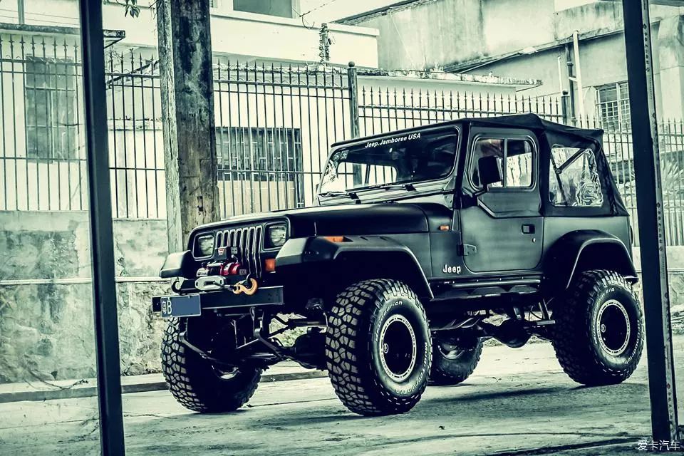 长见识,这辆方灯的"祖师爷"级牧马人改的真帅